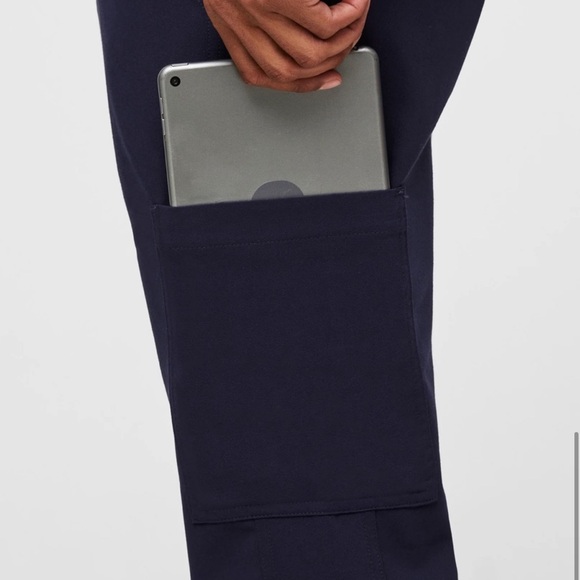 New FIGS men’s Axim Scrubs Pants Drawstring 7 pockets cargo Large Navy Blue - Picture 6 of 14